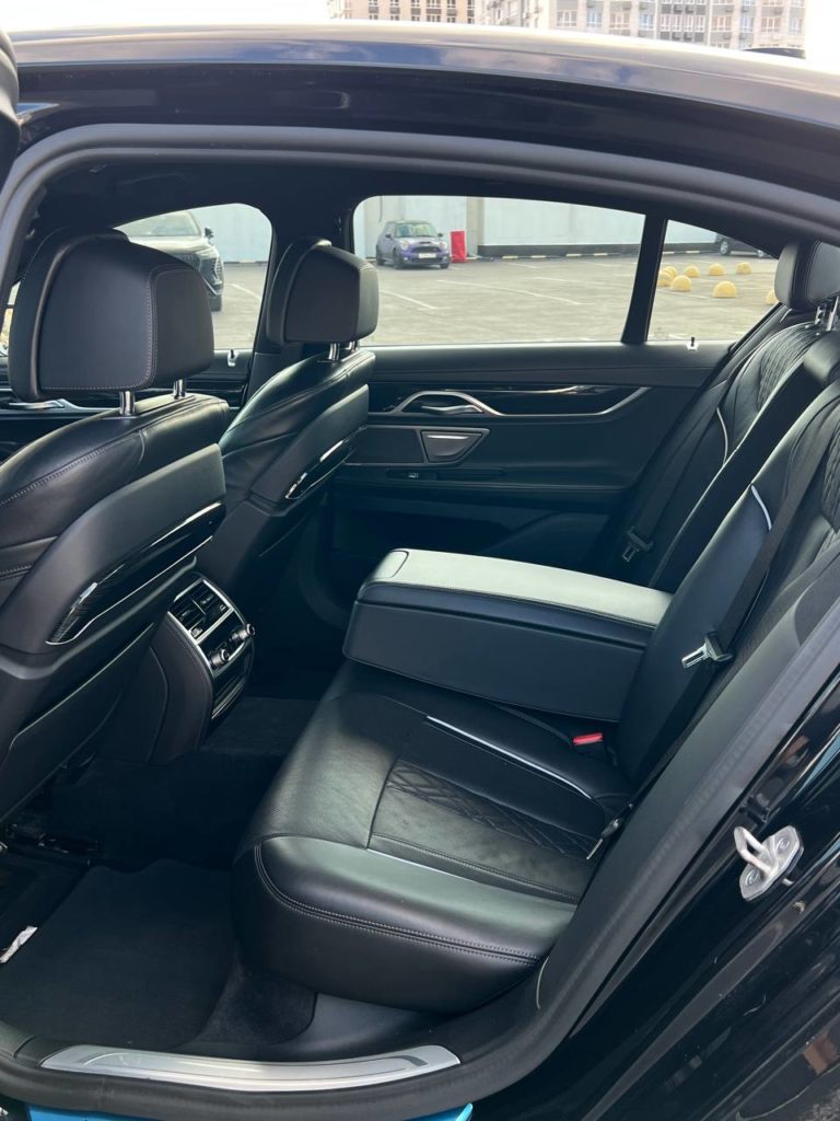 BMW 7-Series с водителем
